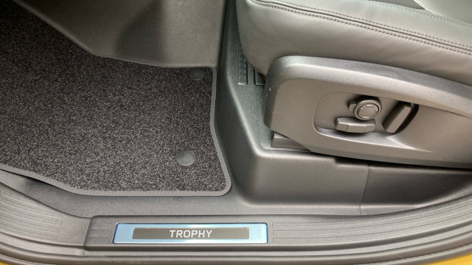 Land Rover Defender 3.0 D350 Trophy Edition Deep Sandglow 110 5dr Auto Diesel Estate - Image 61